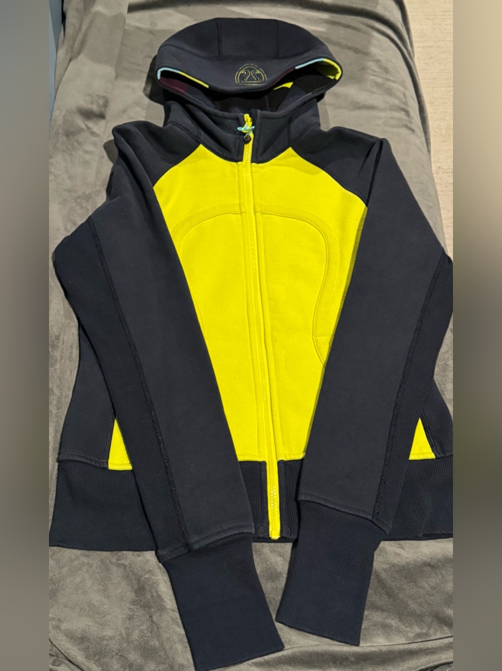 Lululemon Scuba Hoodie Stretch Size 8 Split Pea Inkwell Pow Stripe 2013 EUC